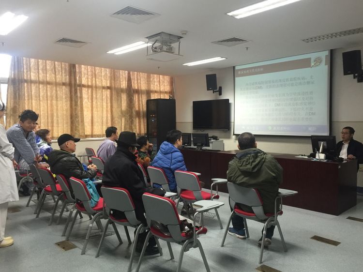 我院开展糖尿病健康知识讲座.jpg 我院开展糖尿病健康知识讲座.jpg