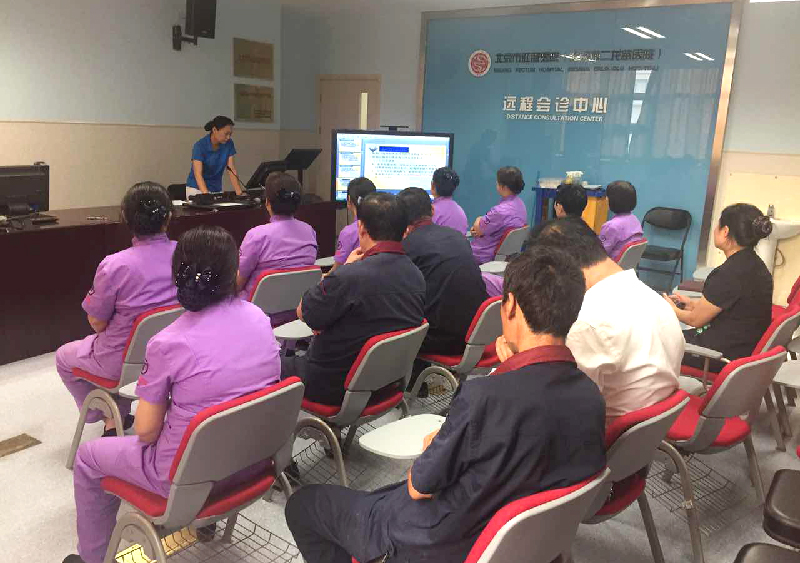 我院组织保洁人员进行院感知识培训.jpg 我院组织保洁人员进行院感知识培训.jpg