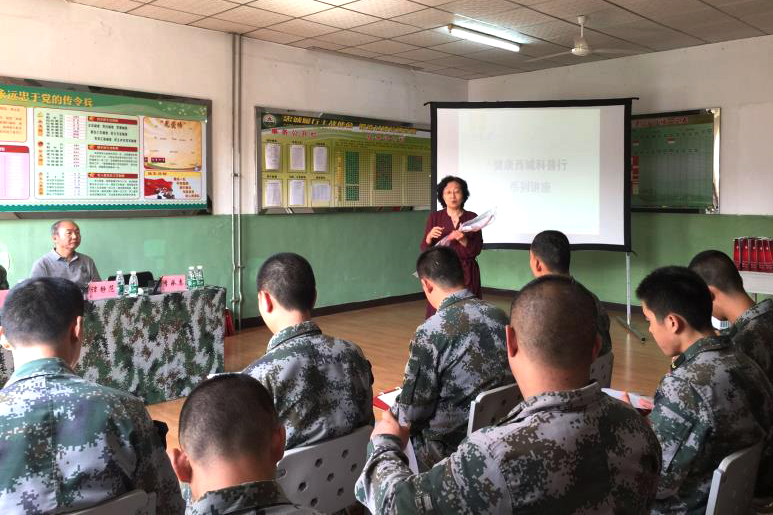 健康西城科普行走进通信营3.jpg 健康西城科普行走进通信营3.jpg