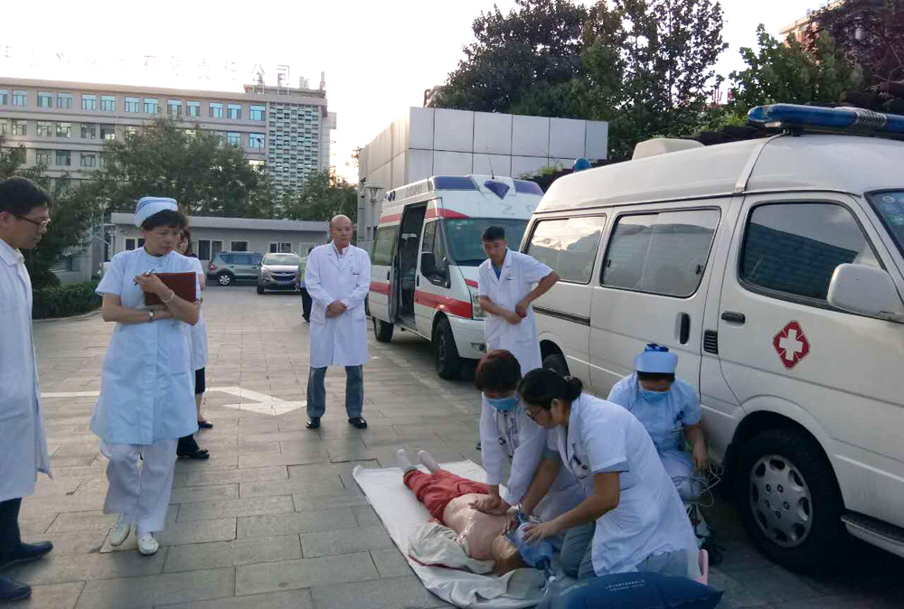 急救演练1.jpg 急救演练1.jpg