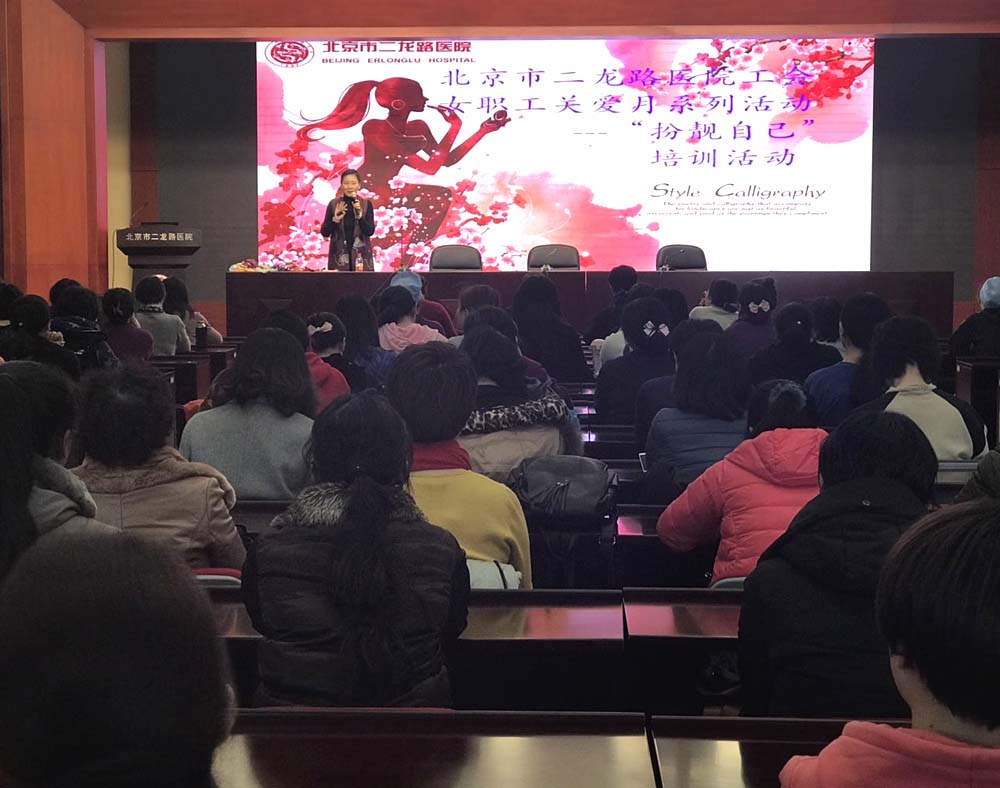 老师讲课.jpg 老师讲课.jpg