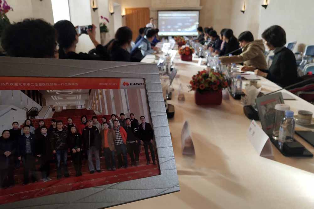 1参观华为5副本.jpg