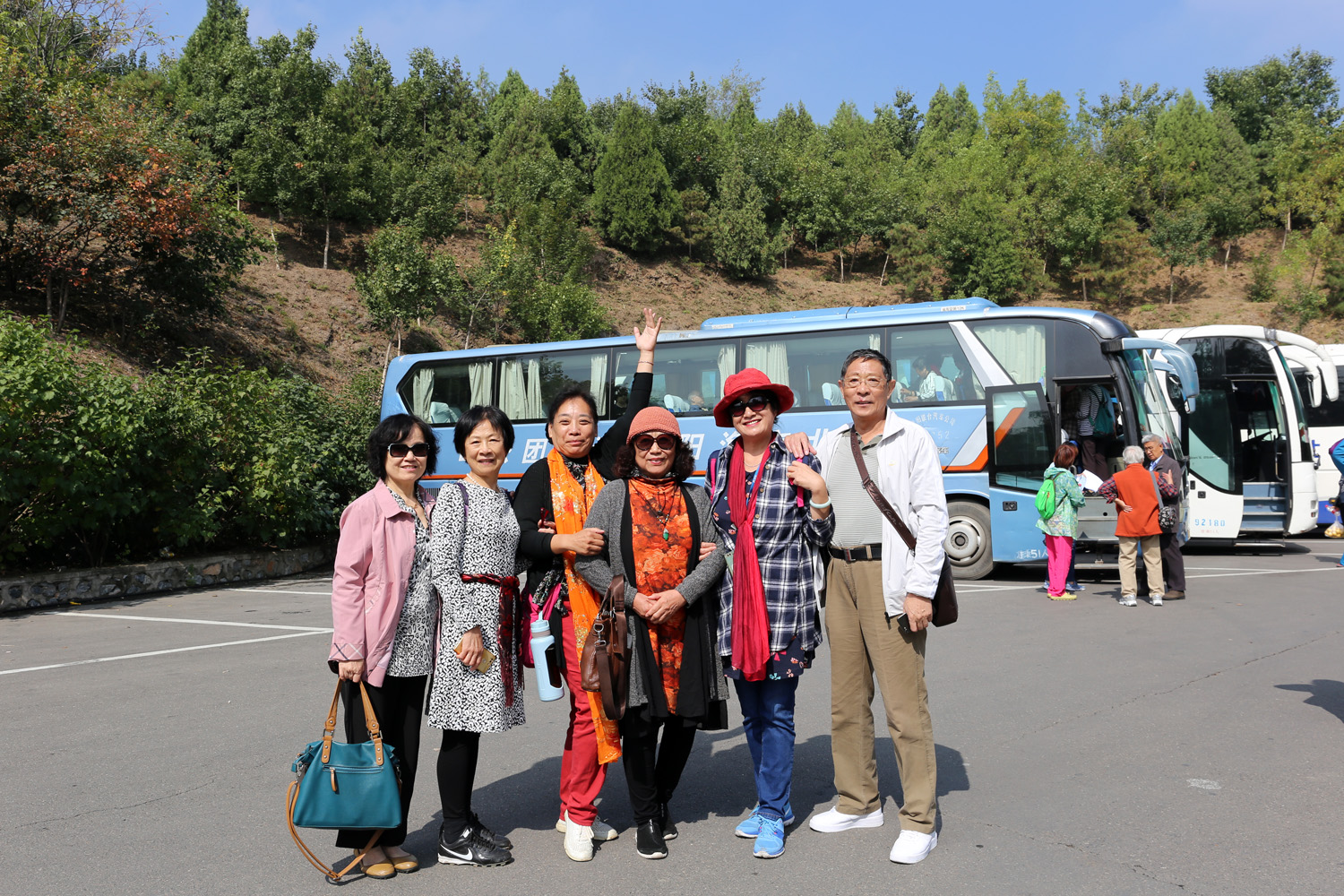 退休职工秋游2.jpg