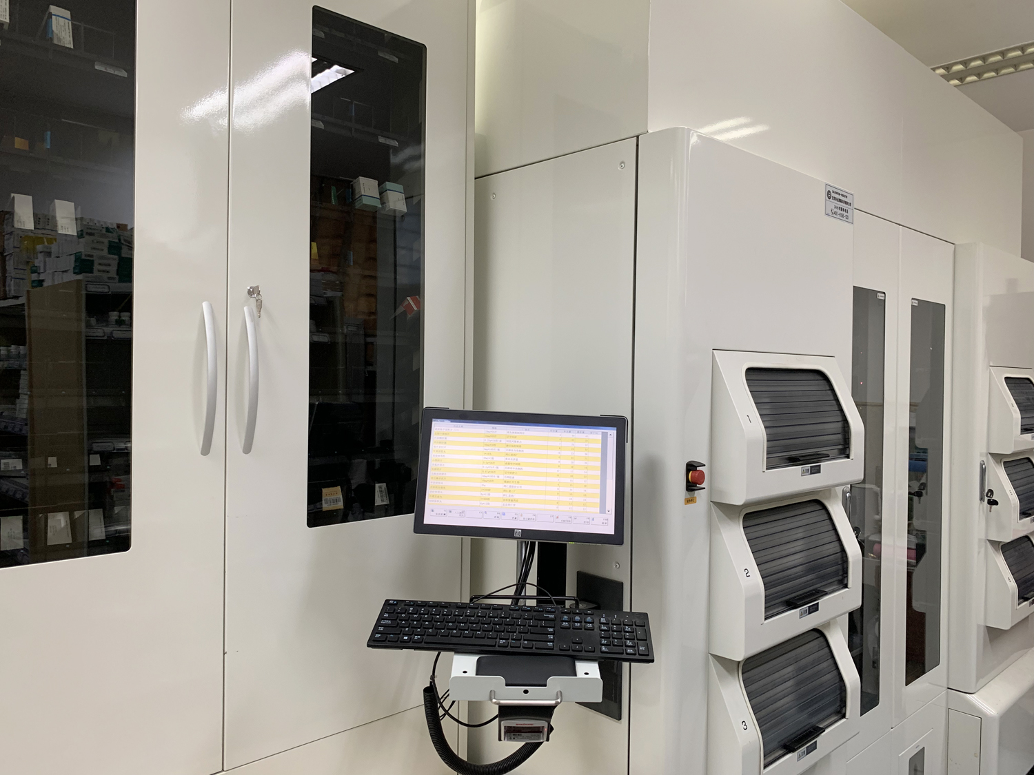 2门诊发药机.jpg