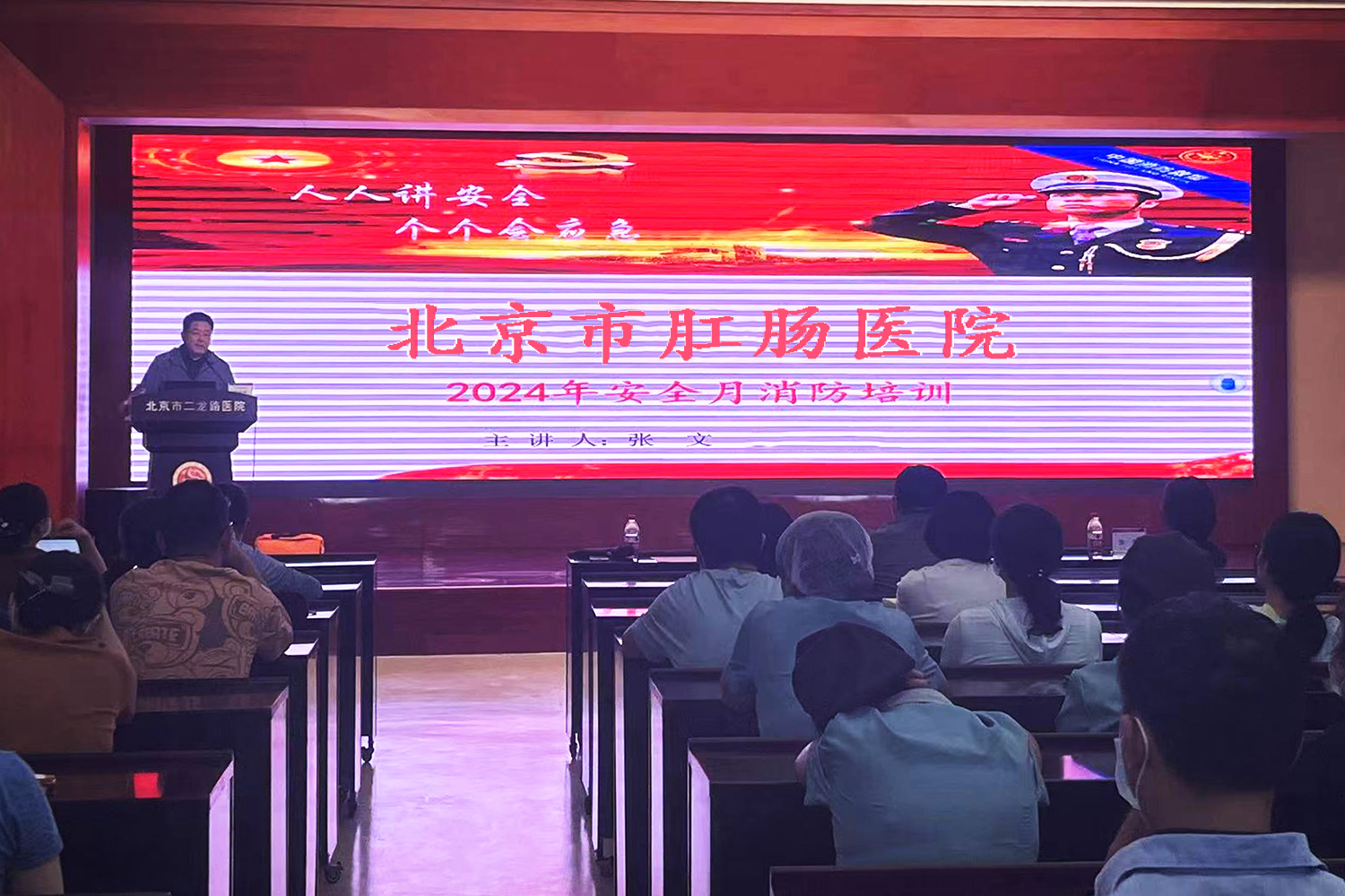 何院讲话.jpg 何院讲话.jpg