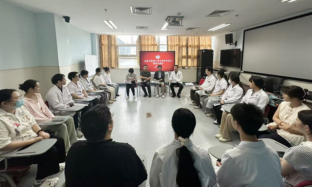 座谈会现场.jpg